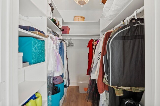 Building Photo - 5888 SE Riverboat Dr