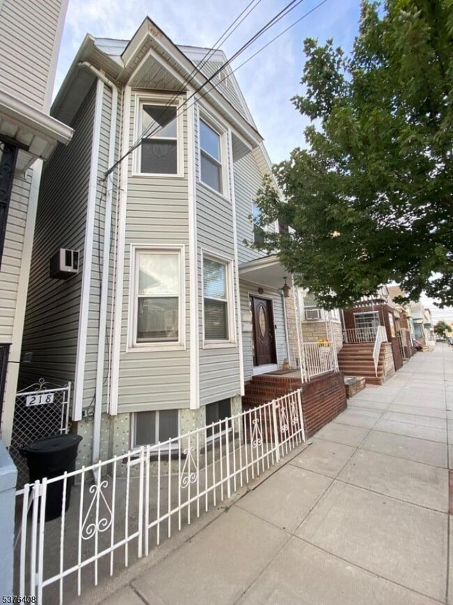 Building Photo - 218 Cleveland Ave