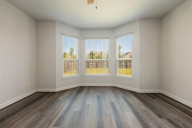 Building Photo - 20914 Kadefield Dr