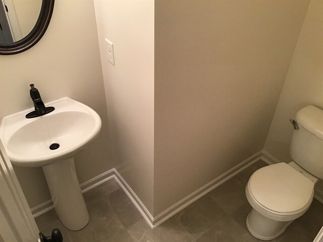 Building Photo - 708 White Oak Dr