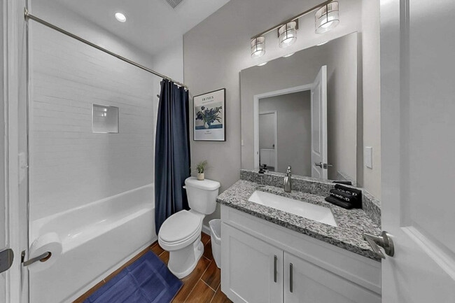 Building Photo - 3114 E 21st Ave