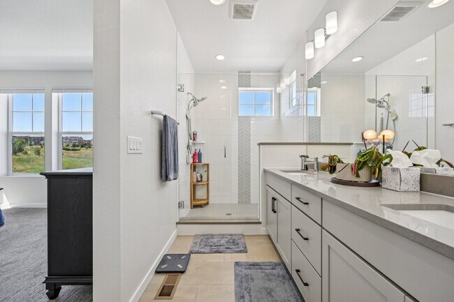 Building Photo - "Experience Spacious Comfort: 4-Bed, 3.5-Bath Retreat on Gladshine Drive!"