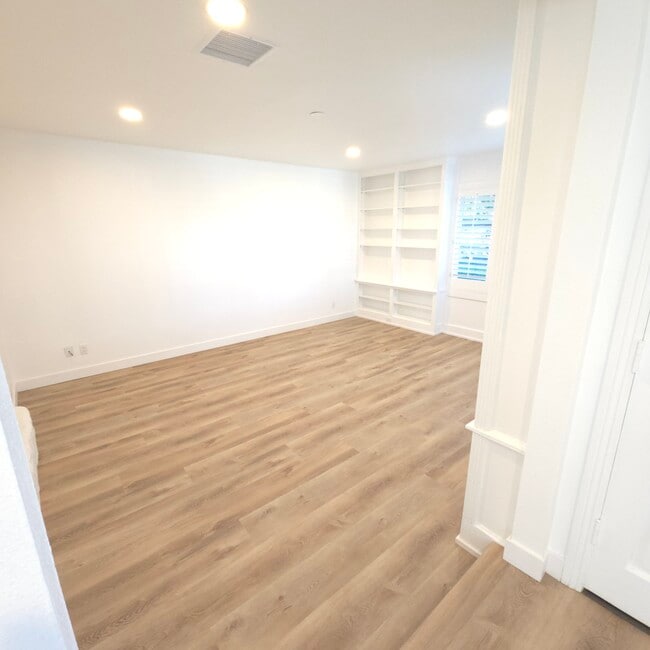 Building Photo - 90 Lupe Ave