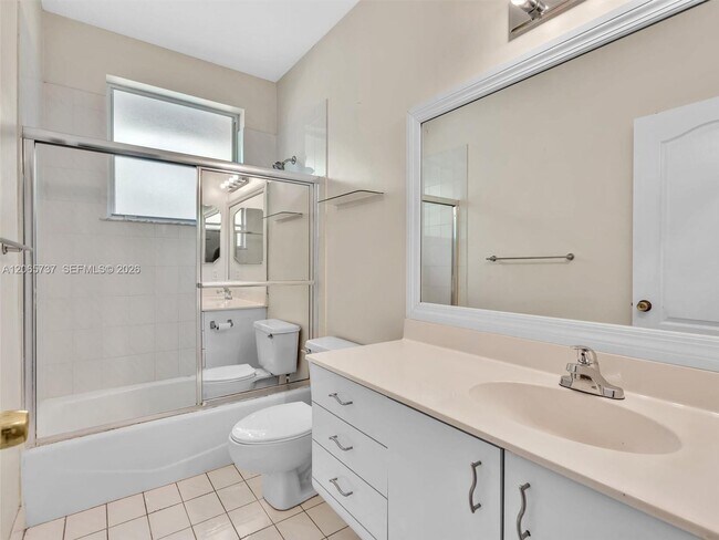 Building Photo - 11335 Lakeshore Dr