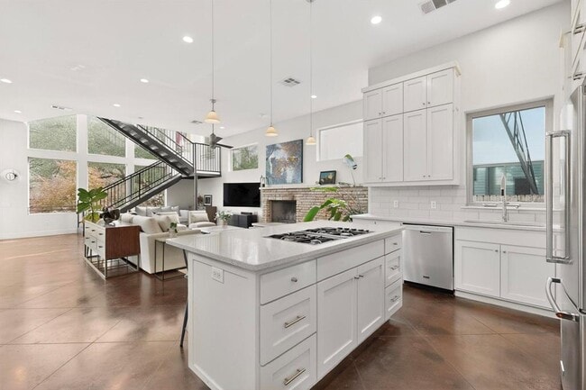 Building Photo - 807 W Gibson St