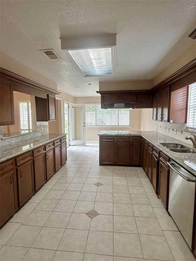 Building Photo - 14906 Brookpoint Dr