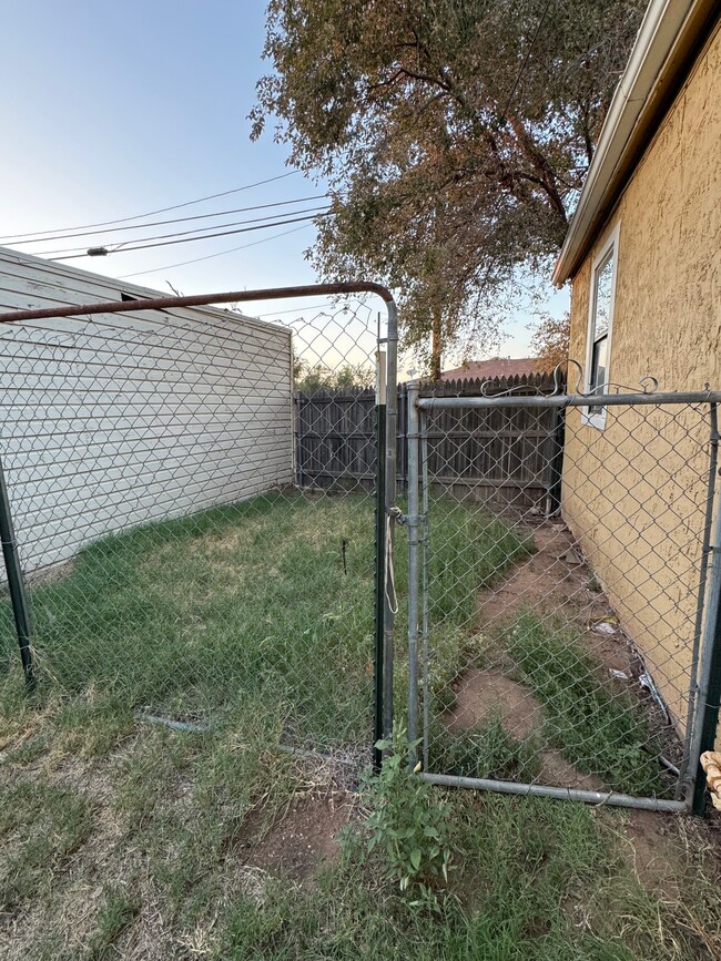 Building Photo - 3600 S Tyler St