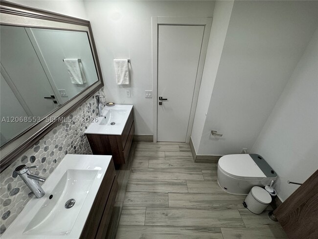 Building Photo - 350 Poinciana Island Dr
