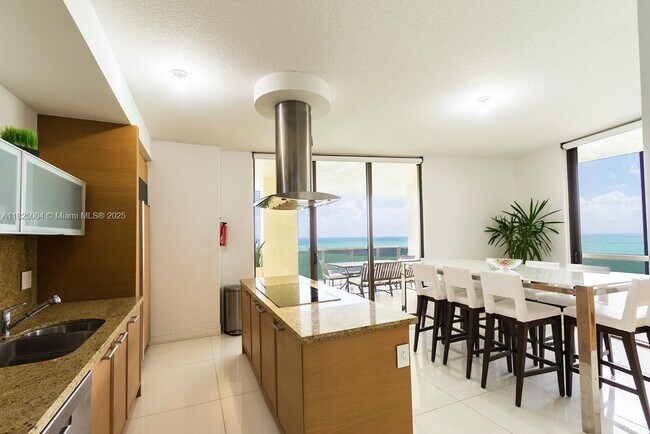 Building Photo - 16275 Collins Ave