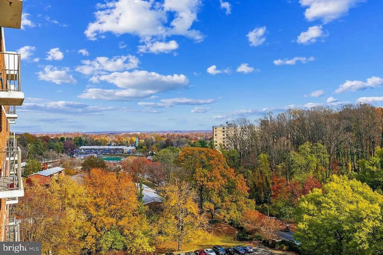 Building Photo - 2300 Pimmit Dr