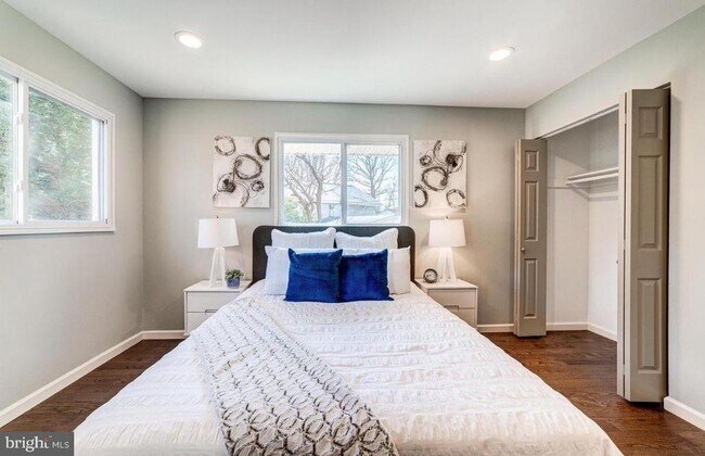 Building Photo - 4207 Woodland Dr