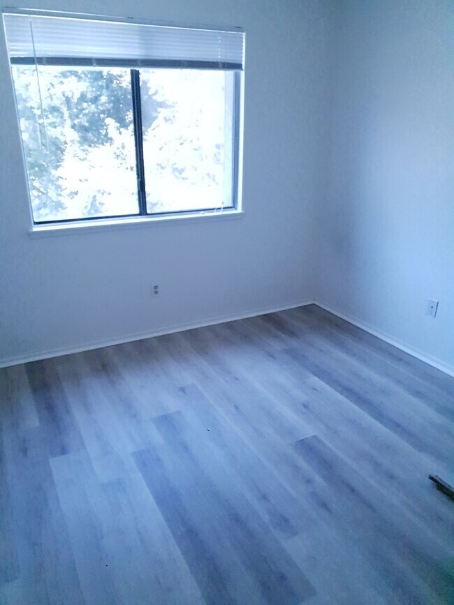 Building Photo - 10380 Crossing Green Cir