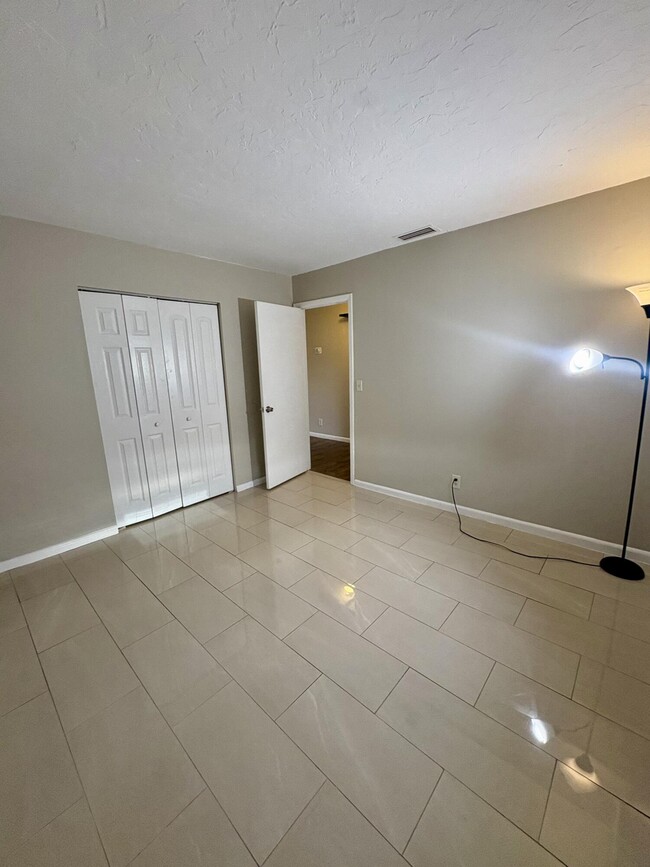 Building Photo - 1704 Citation Dr