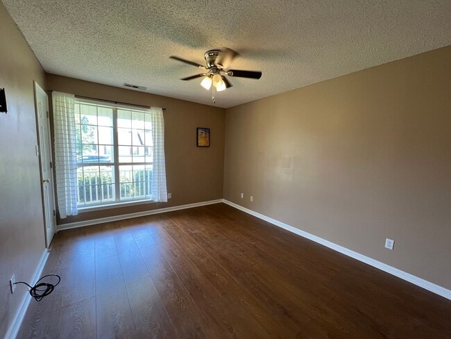 Building Photo - Great family home