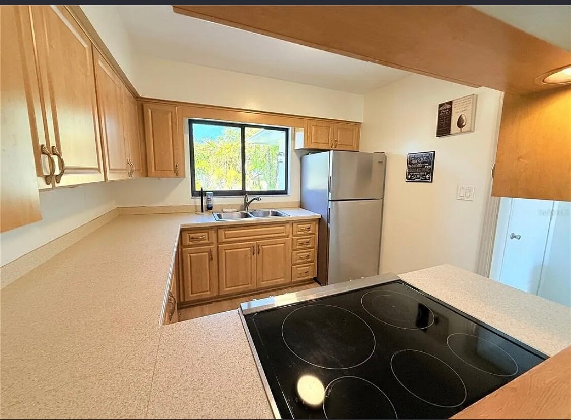 Kitchen - 225 Cevera Dr