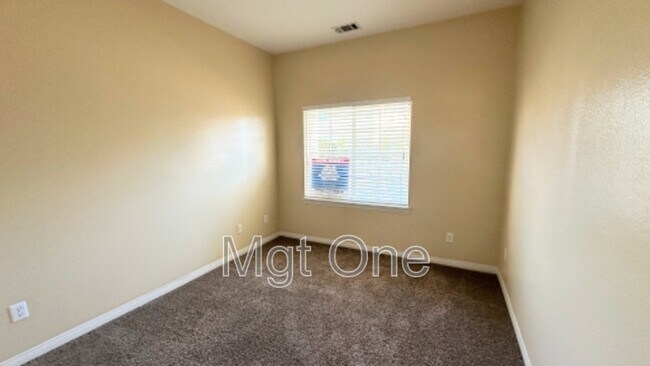 Building Photo - 7 Southern Hills Dr