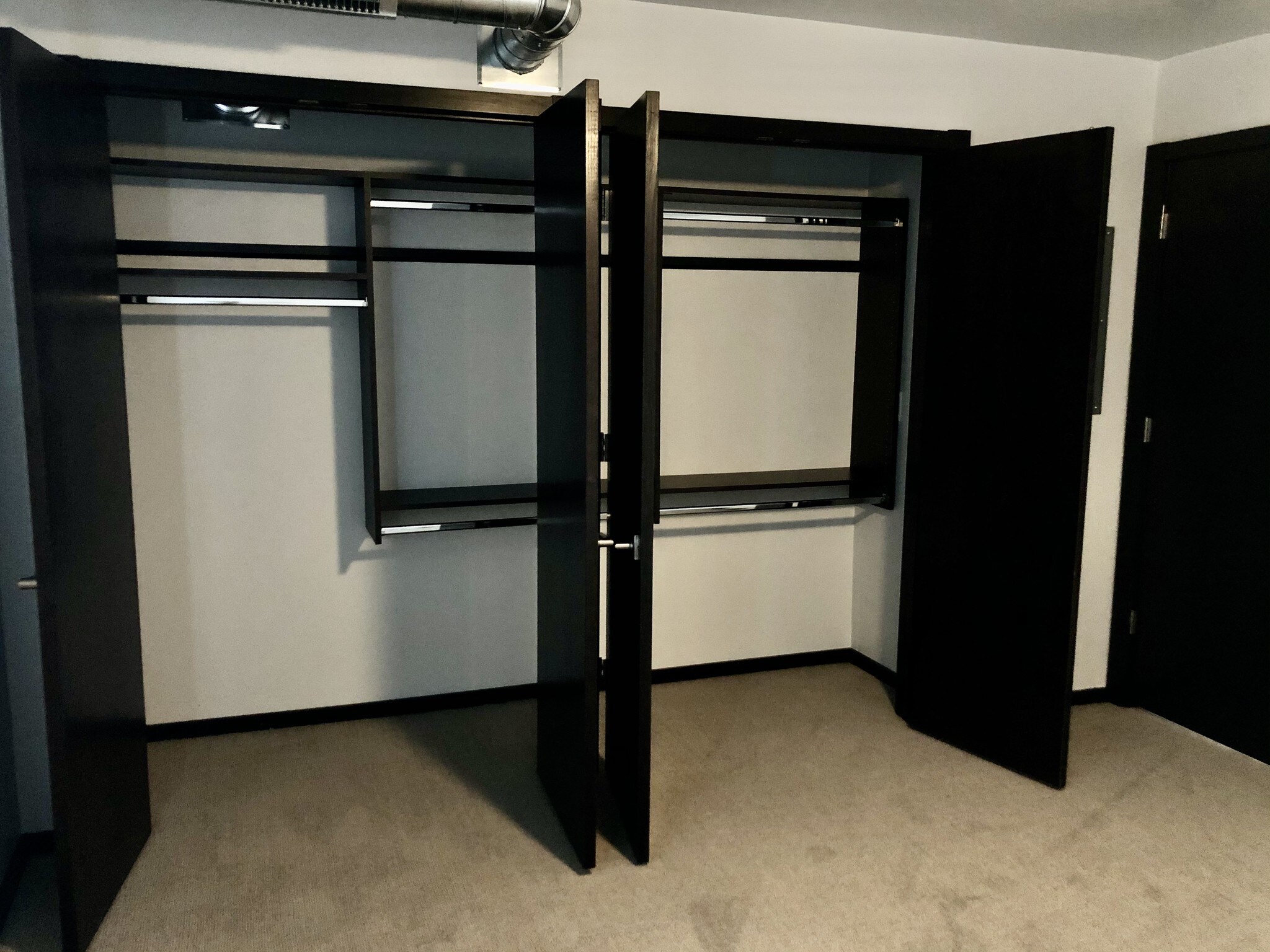 Custom Closets - 129 W 17th Ave