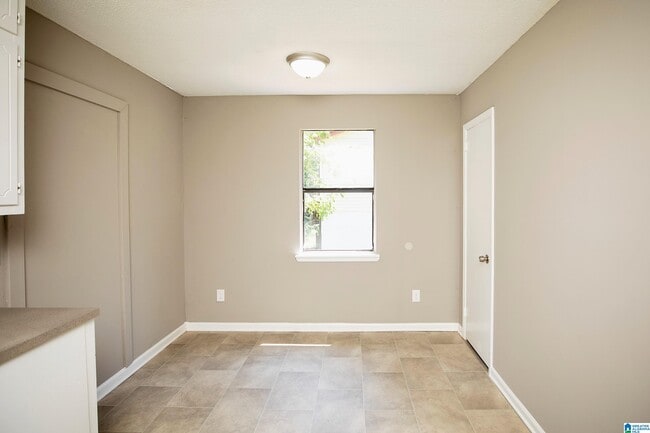 Building Photo - 3142 Sleepy Hollow Dr
