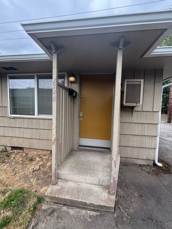 Primary Photo - 624 E 19th Ave