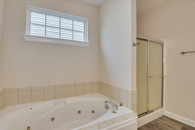 Building Photo - 614 Ventana Dr