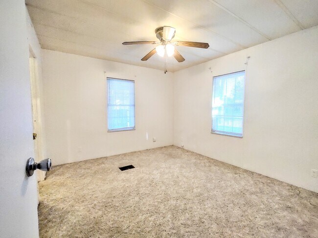 Building Photo - 163 Buchanan Cir