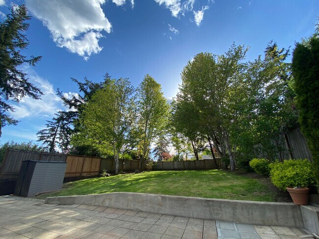 Building Photo - 3BR in great neighborhood with large yard