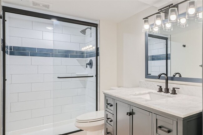 Building Photo - **Stunning 5-Bedroom 4-Bathroom Home in Li...
