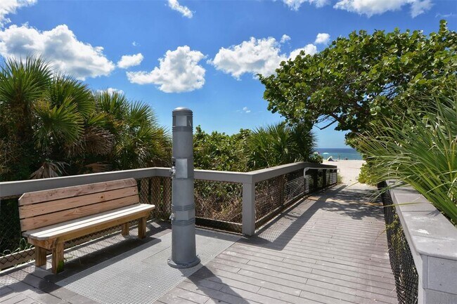 Building Photo - 3708 Sandspur Ln