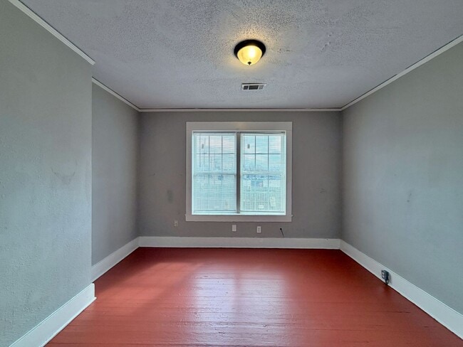 Building Photo - Renovated 2 bedroom Duplex NOW AVAILABLE!! ~ Minutes from midtown/downtown Memphis