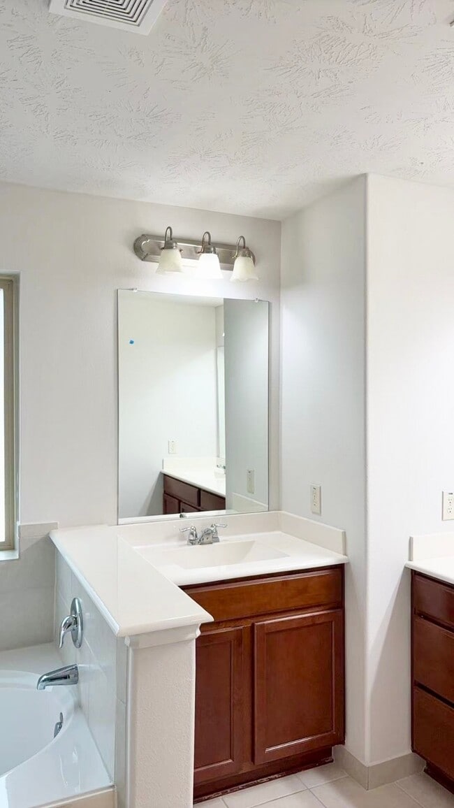 Building Photo - 3722 Pantano Ct