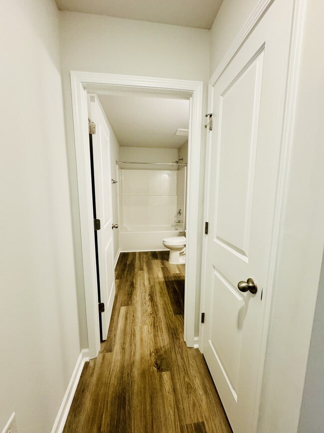 Building Photo - 1024 Kinness Dr