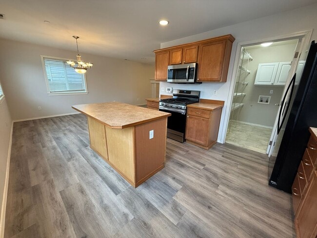 Building Photo - DuPont 3 bedroom+ den,  1712 SF home, adja...