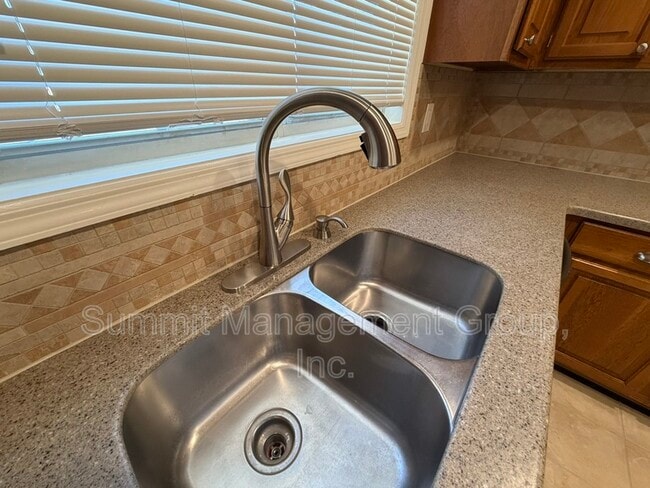 Building Photo - 1528 St Dunstans Rd