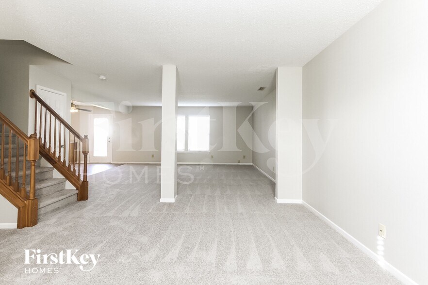 Building Photo - 6806 W Stansbury Blvd