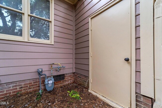 Building Photo - 5501 Sharpe Dr