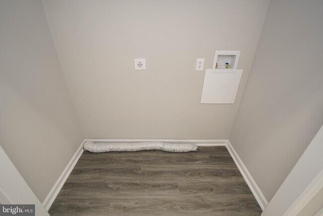 Building Photo - 28975 Aleine Ave