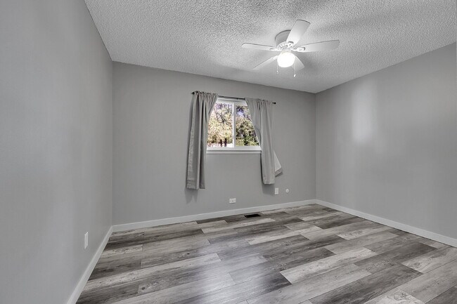 Building Photo - $2,295 - 4 Bed, 2 Bath Home in CO Springs ...