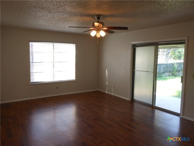 Building Photo - 1005 Wallhalla St