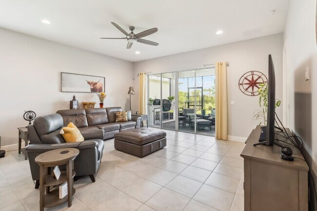 Building Photo - For Rent: Immaculate 3 Bed, 3 Bath + Flex ...