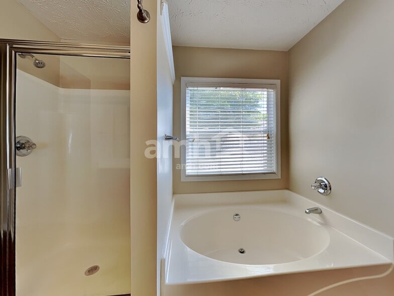 Building Photo - 311 Barberry Pl