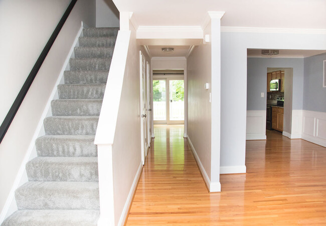 Building Photo - 10331 Bushman Dr