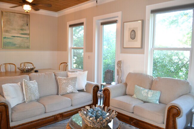 Building Photo - 2350 W County Hwy 30A