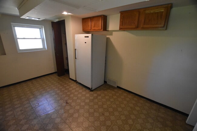 Building Photo - 7852 Sprucewood Ave