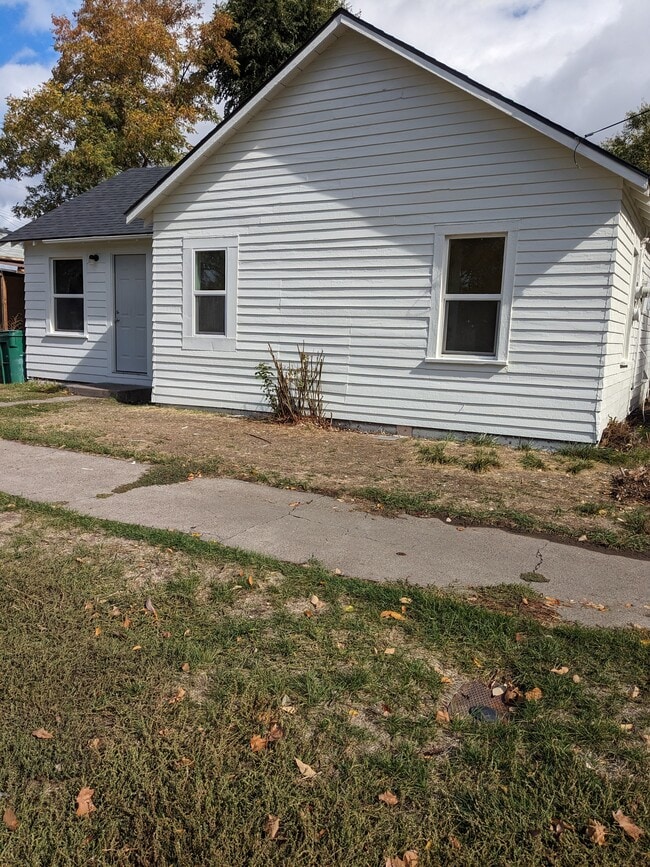 Building Photo - 1017 Mitchell St