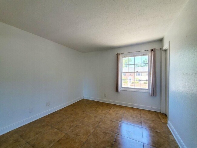 Building Photo - 13832 Orange Sunset Dr