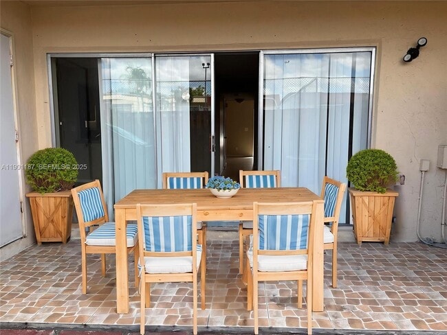 Building Photo - 6541 SW 41st Ct