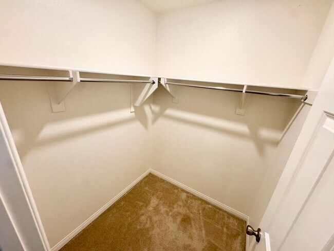 Building Photo - Beautiful 3 bedroom plus bonus room Home