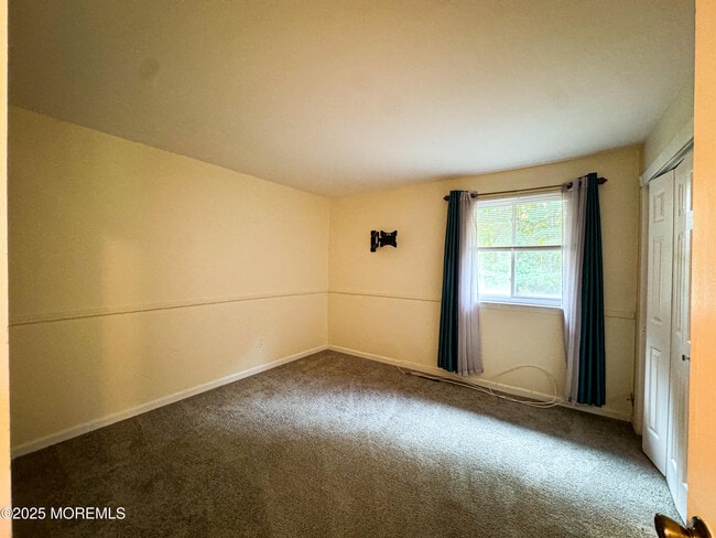 Building Photo - 438 Oak Knoll Dr