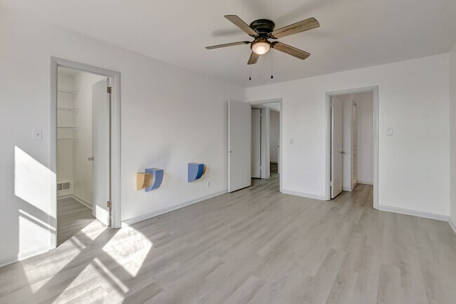 Building Photo - 6469 Fleetwood Dr