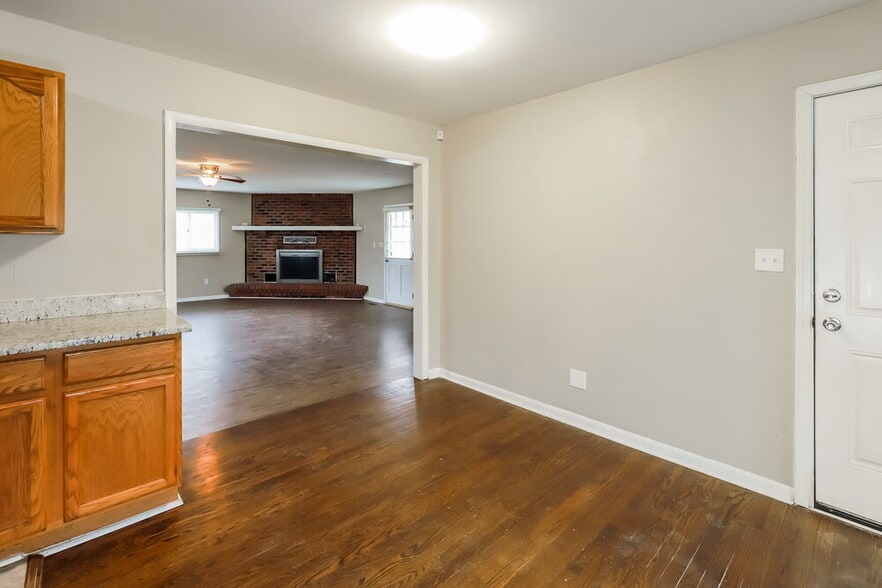 Building Photo - 11008 E 50th Terrace